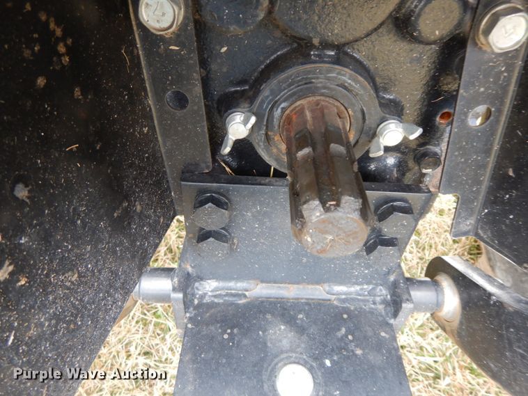 image for item IX9348 2016 Mahindra 1533  MFWD tractor