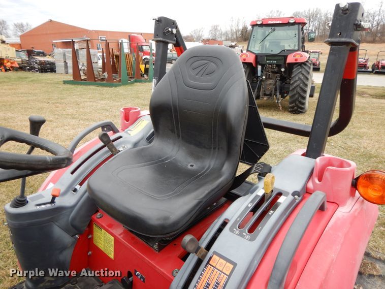 image for item IX9348 2016 Mahindra 1533  MFWD tractor