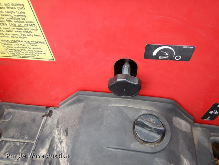 image for item IX9348 2016 Mahindra 1533  MFWD tractor