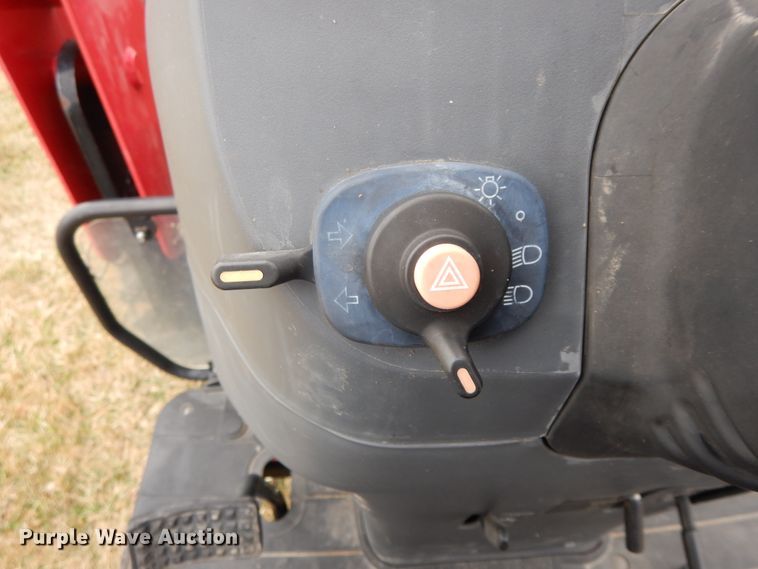 image for item IX9348 2016 Mahindra 1533  MFWD tractor