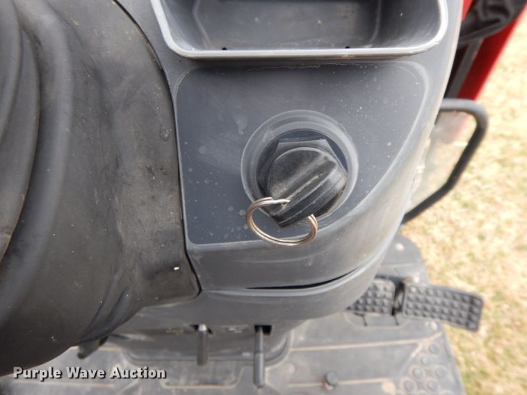 image for item IX9348 2016 Mahindra 1533  MFWD tractor