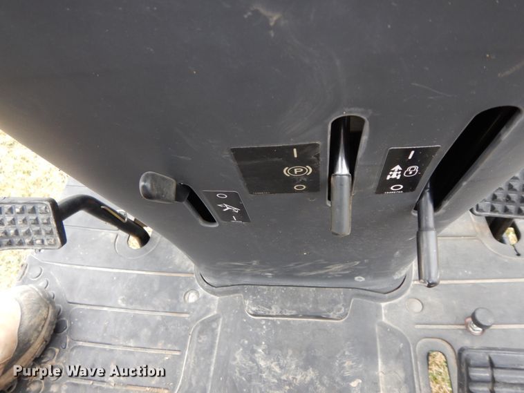 image for item IX9348 2016 Mahindra 1533  MFWD tractor