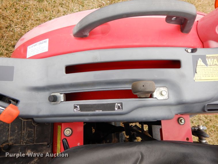 image for item IX9348 2016 Mahindra 1533  MFWD tractor