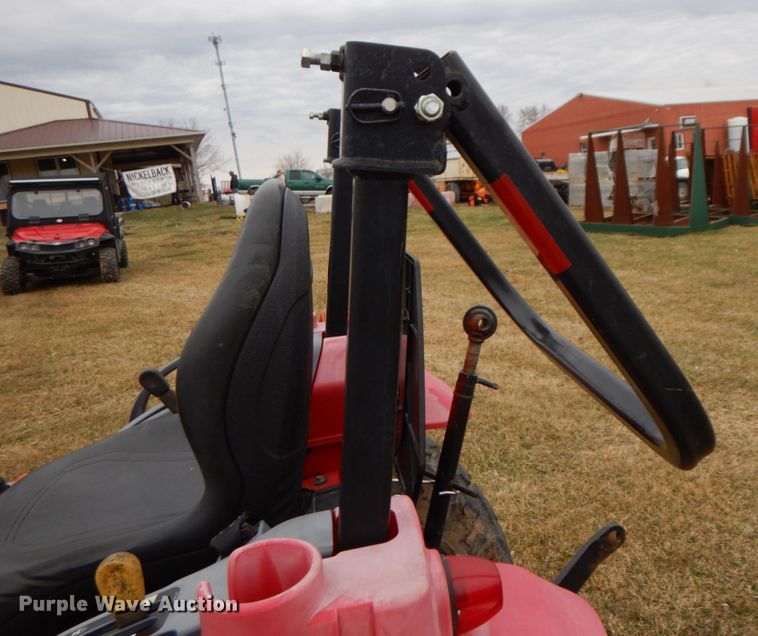 image for item IX9348 2016 Mahindra 1533  MFWD tractor