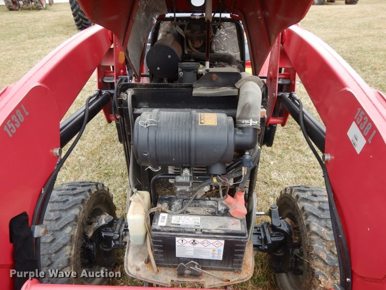 image for item IX9348 2016 Mahindra 1533  MFWD tractor