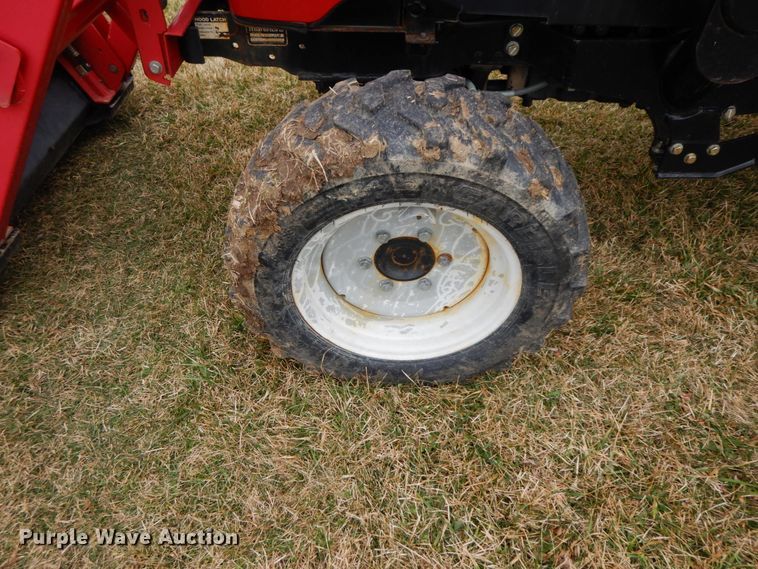 image for item IX9348 2016 Mahindra 1533  MFWD tractor