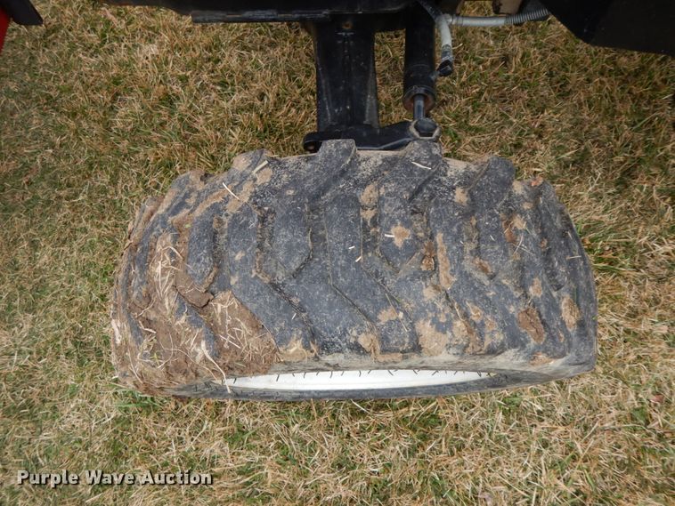 image for item IX9348 2016 Mahindra 1533  MFWD tractor