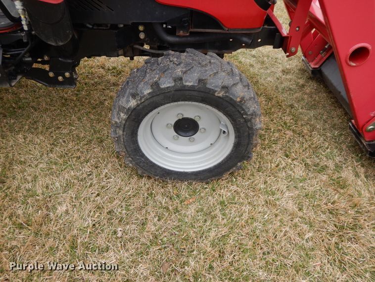 image for item IX9348 2016 Mahindra 1533  MFWD tractor