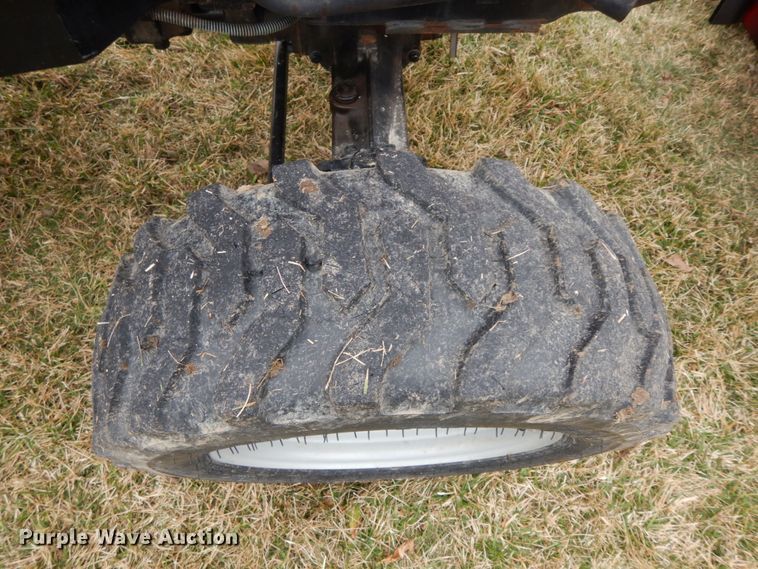 image for item IX9348 2016 Mahindra 1533  MFWD tractor