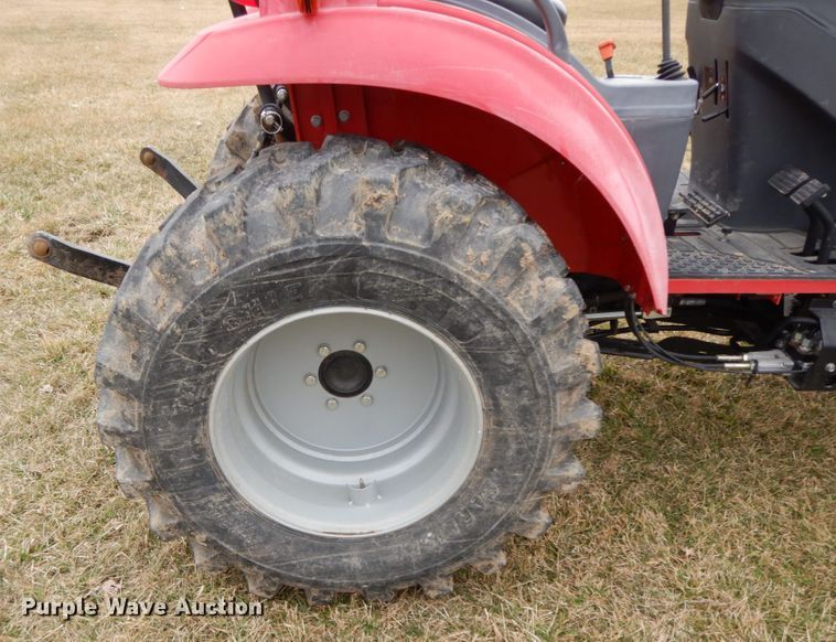 image for item IX9348 2016 Mahindra 1533  MFWD tractor