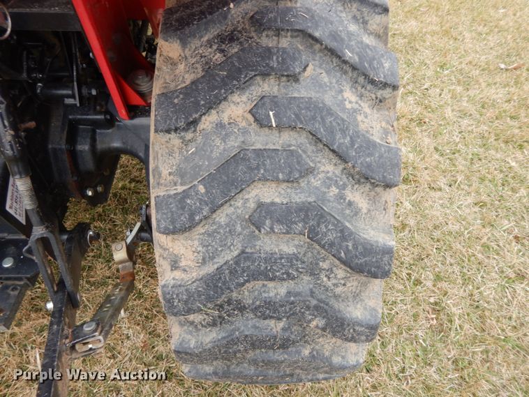 image for item IX9348 2016 Mahindra 1533  MFWD tractor