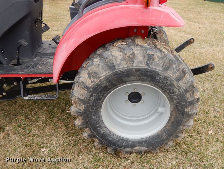 image for item IX9348 2016 Mahindra 1533  MFWD tractor