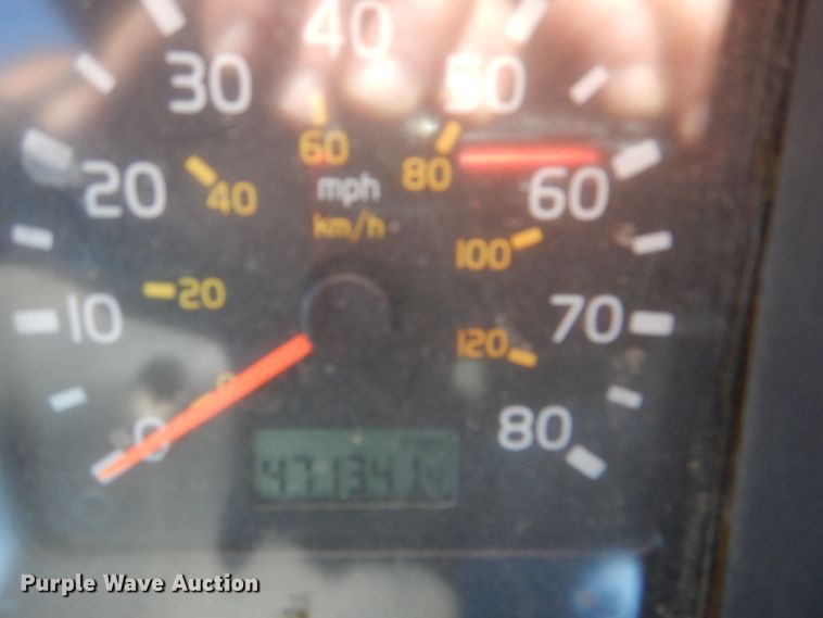 image for item DH5458 2000 Volvo VNM  semi truck