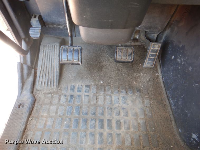 image for item DH5458 2000 Volvo VNM  semi truck