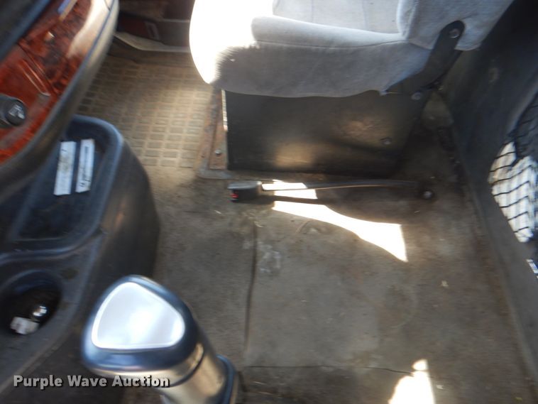 image for item DH5458 2000 Volvo VNM  semi truck