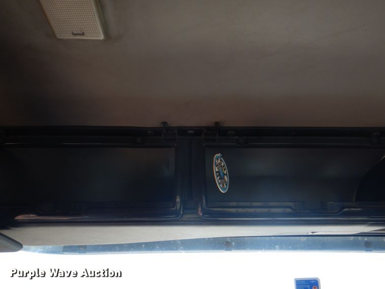 image for item DH5458 2000 Volvo VNM  semi truck