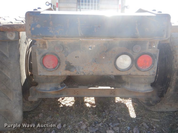 image for item DH5458 2000 Volvo VNM  semi truck