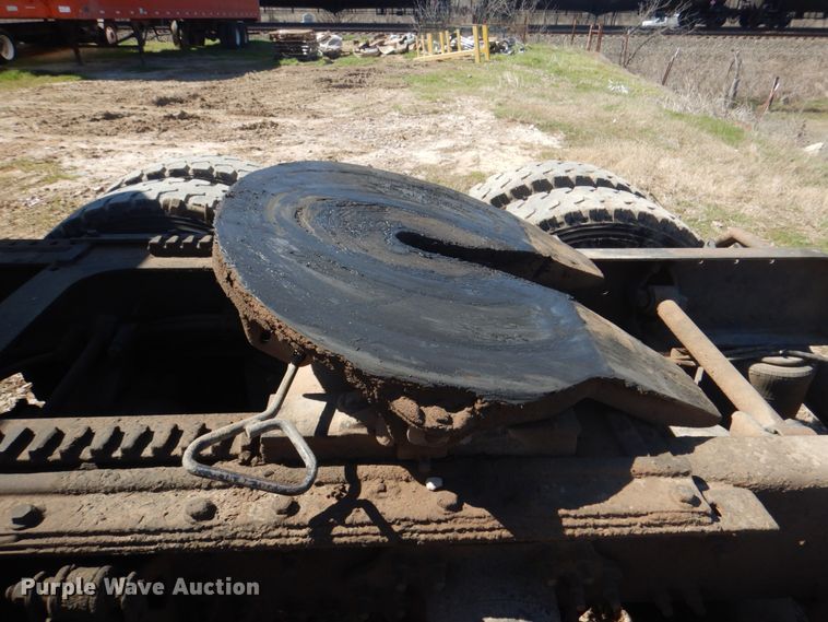 image for item DH5458 2000 Volvo VNM  semi truck