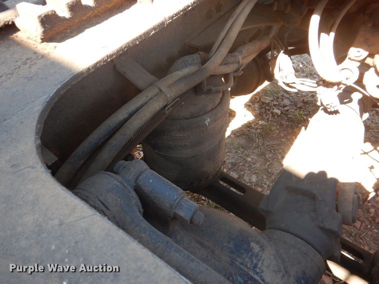 image for item DH5458 2000 Volvo VNM  semi truck