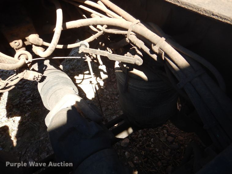 image for item DH5458 2000 Volvo VNM  semi truck