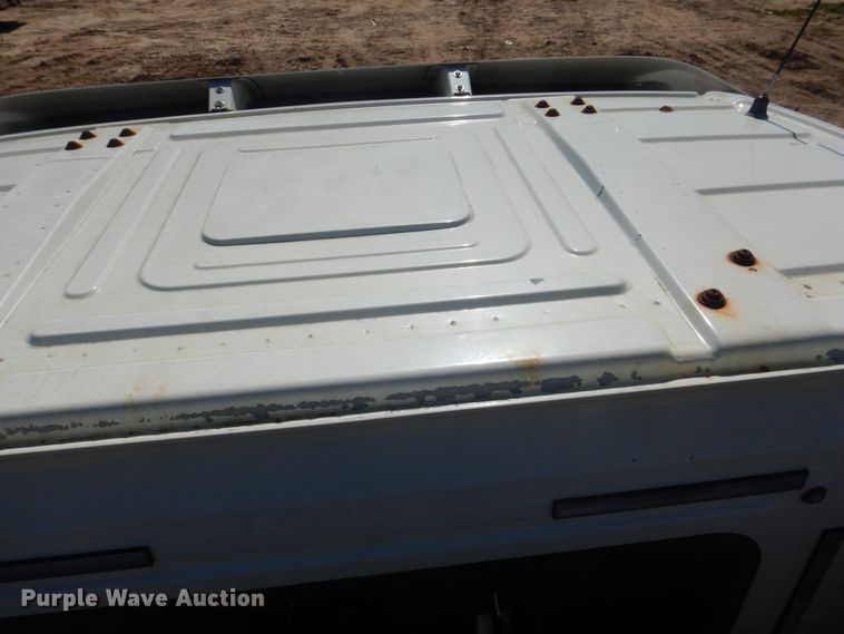 image for item DH5458 2000 Volvo VNM  semi truck