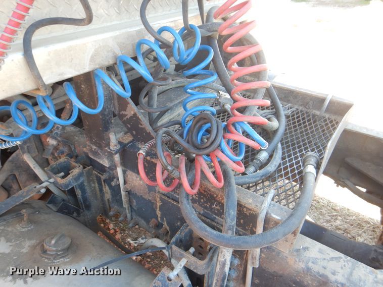 image for item DH5458 2000 Volvo VNM  semi truck