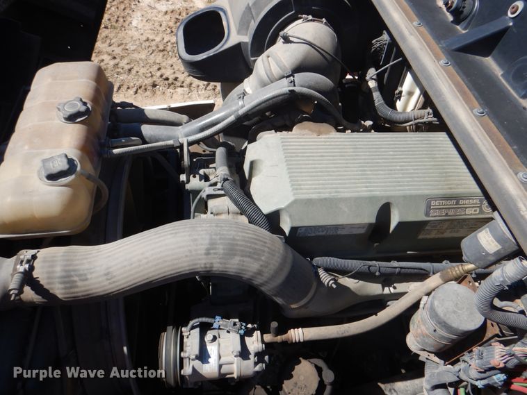 image for item DH5458 2000 Volvo VNM  semi truck