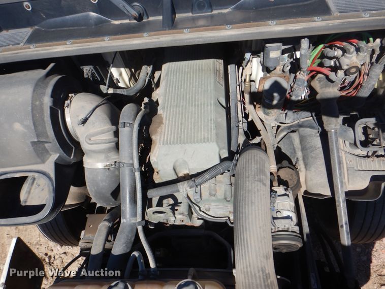 image for item DH5458 2000 Volvo VNM  semi truck