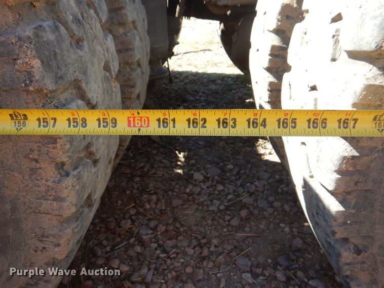 image for item DH5458 2000 Volvo VNM  semi truck