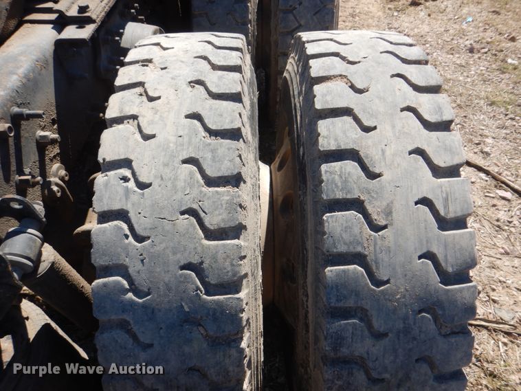 image for item DH5458 2000 Volvo VNM  semi truck