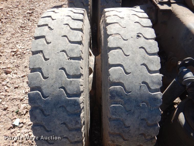 image for item DH5458 2000 Volvo VNM  semi truck