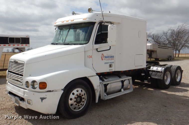 image for item DH5464 2000 Freightliner Century Classic  semi truck