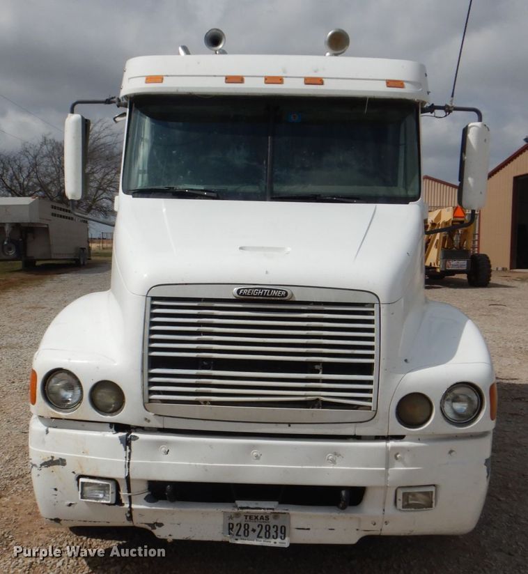 image for item DH5464 2000 Freightliner Century Classic  semi truck