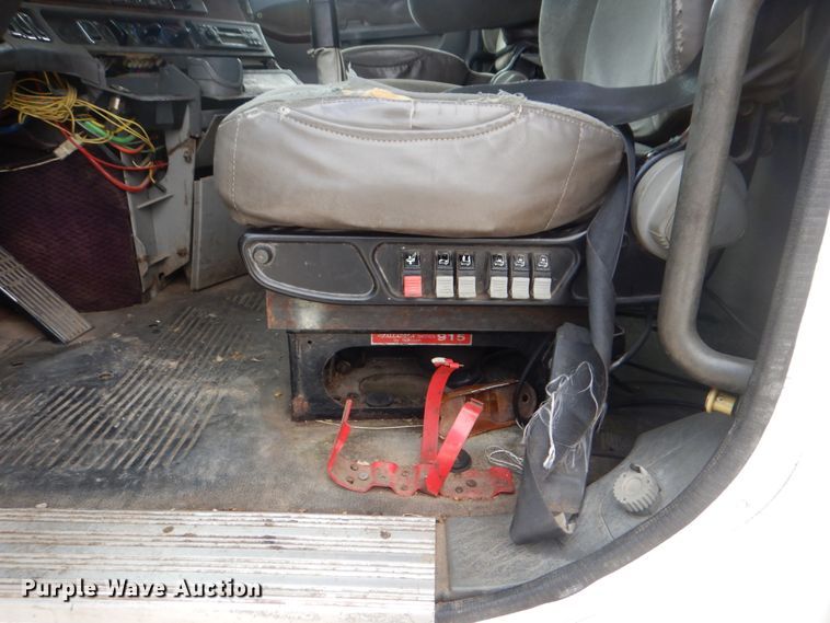 image for item DH5464 2000 Freightliner Century Classic  semi truck