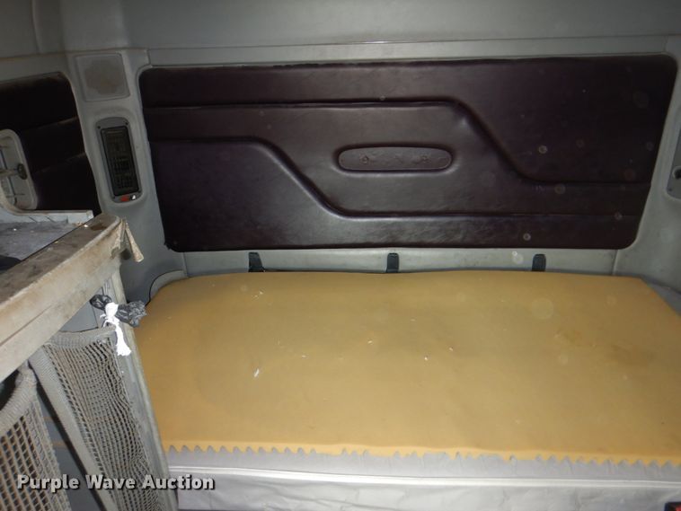 image for item DH5464 2000 Freightliner Century Classic  semi truck