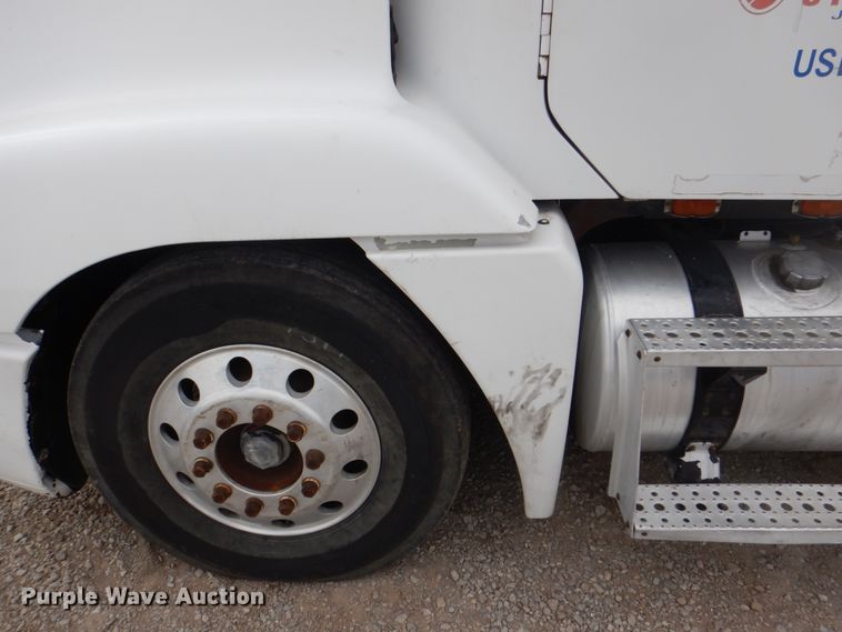 image for item DH5464 2000 Freightliner Century Classic  semi truck