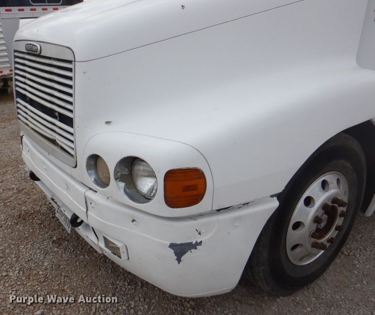 image for item DH5464 2000 Freightliner Century Classic  semi truck