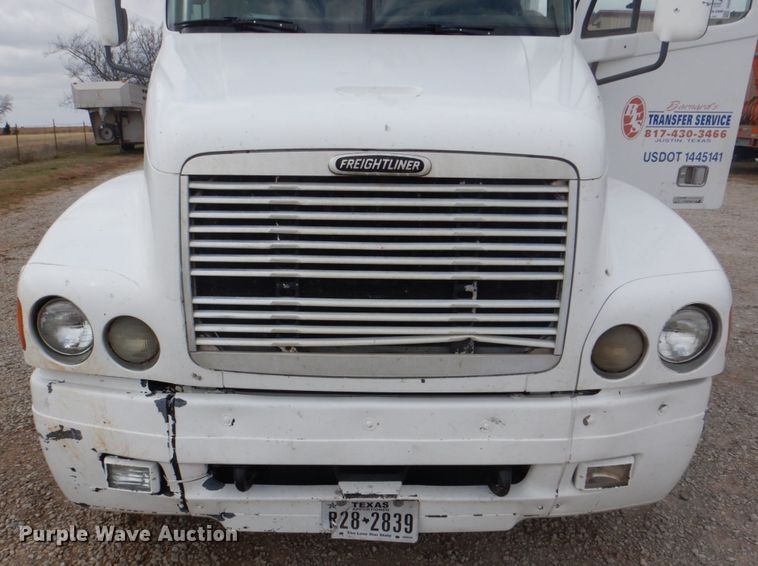 image for item DH5464 2000 Freightliner Century Classic  semi truck