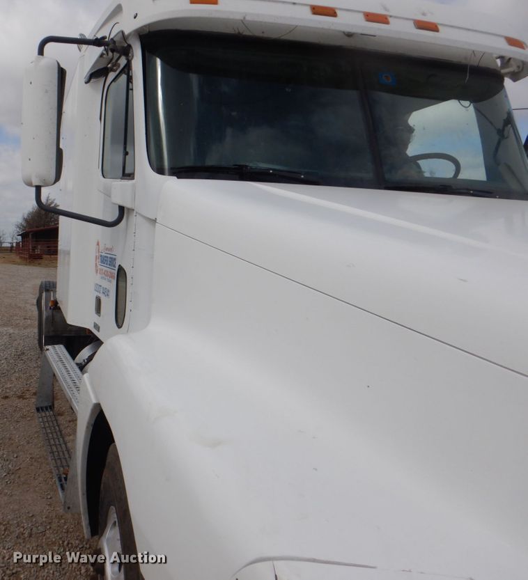 image for item DH5464 2000 Freightliner Century Classic  semi truck