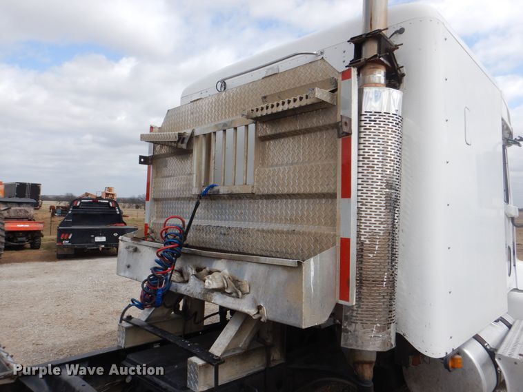 image for item DH5464 2000 Freightliner Century Classic  semi truck