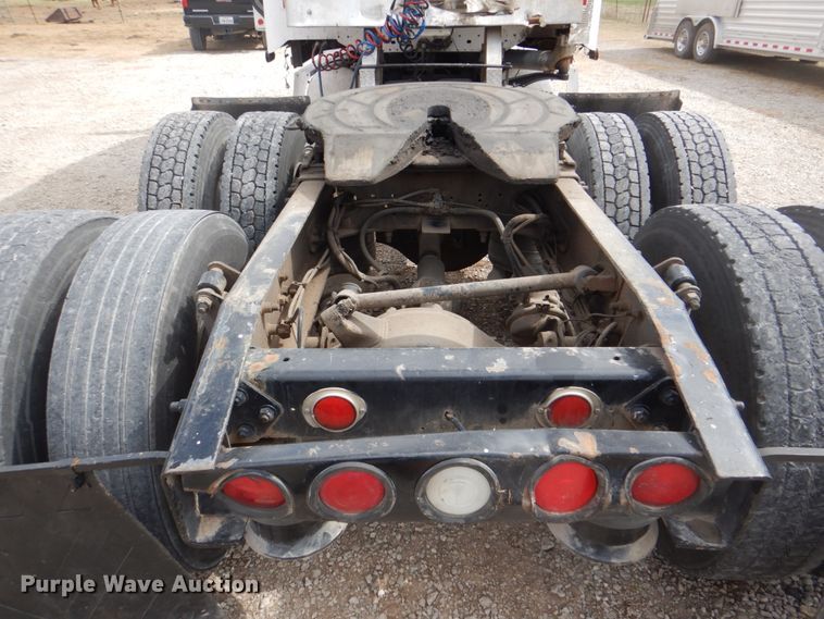 image for item DH5464 2000 Freightliner Century Classic  semi truck