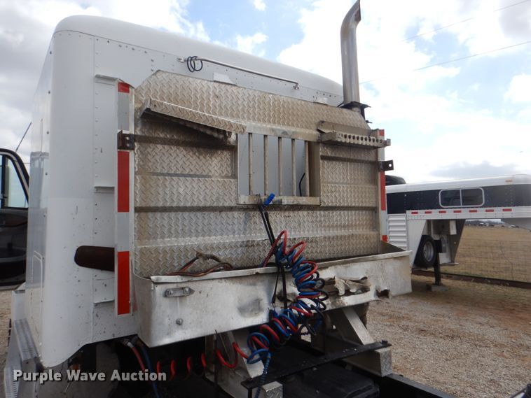 image for item DH5464 2000 Freightliner Century Classic  semi truck