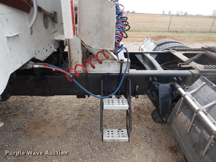 image for item DH5464 2000 Freightliner Century Classic  semi truck