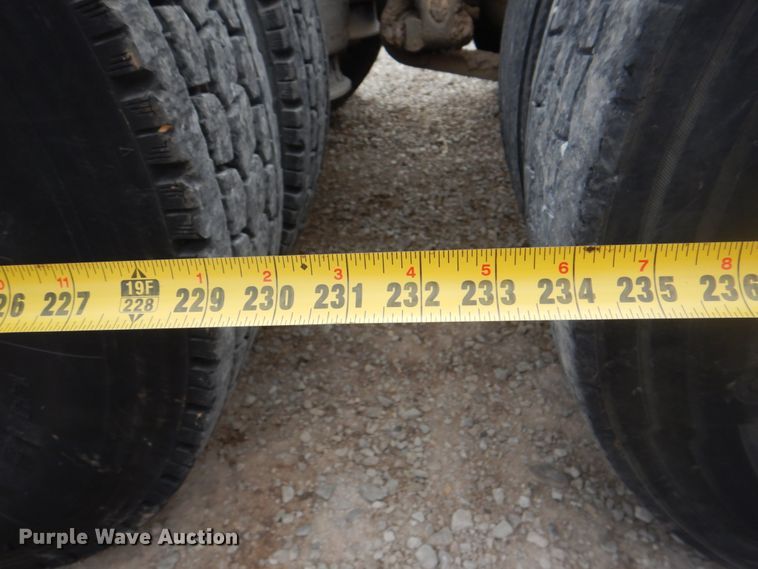 image for item DH5464 2000 Freightliner Century Classic  semi truck