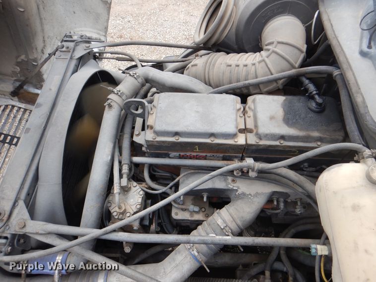 image for item DH5464 2000 Freightliner Century Classic  semi truck