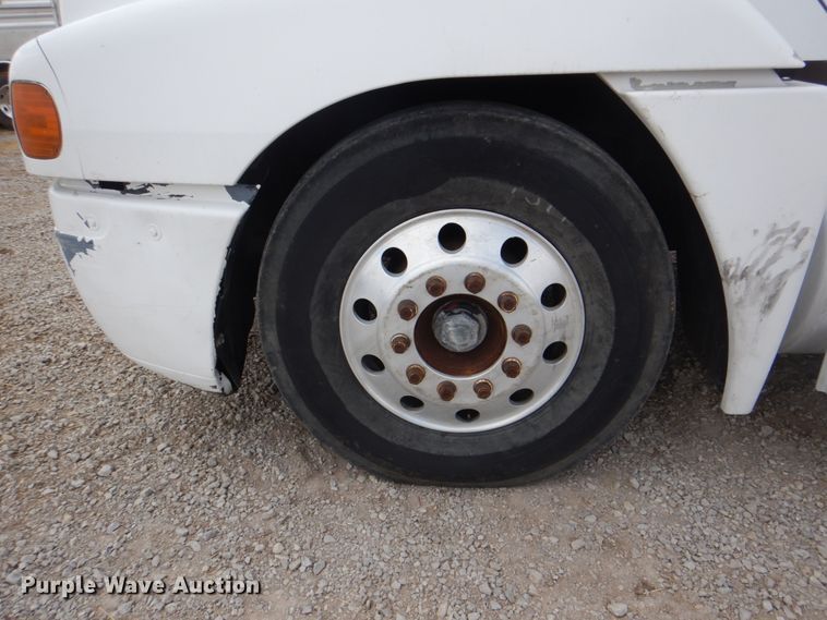 image for item DH5464 2000 Freightliner Century Classic  semi truck