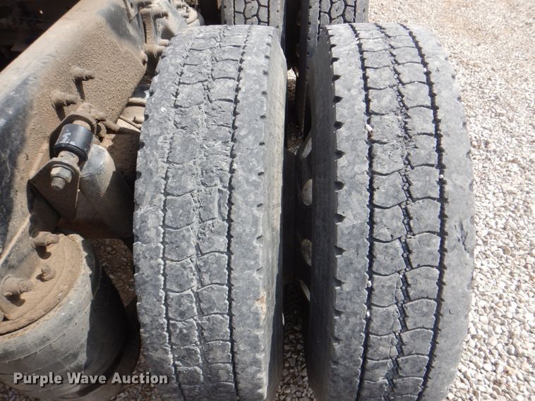 image for item DH5464 2000 Freightliner Century Classic  semi truck