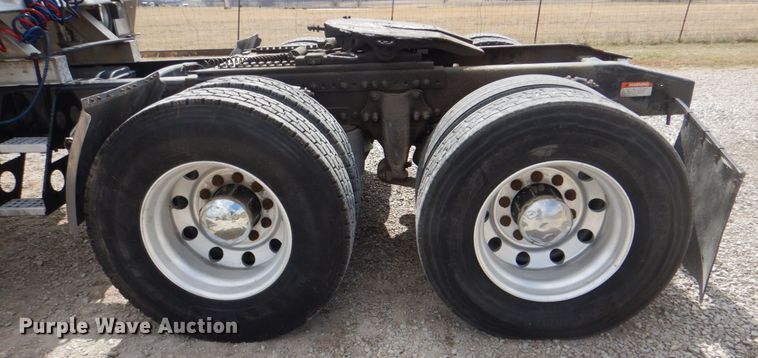 image for item DH5464 2000 Freightliner Century Classic  semi truck