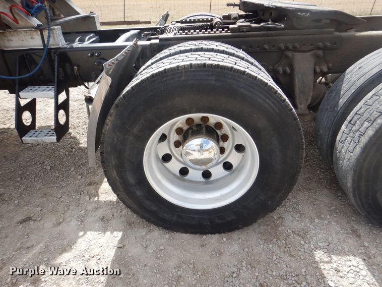 image for item DH5464 2000 Freightliner Century Classic  semi truck