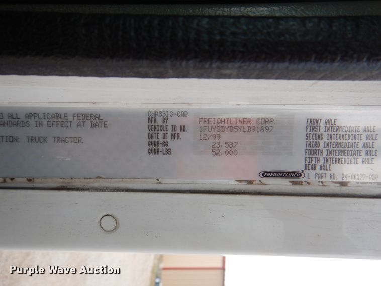 image for item DH5464 2000 Freightliner Century Classic  semi truck